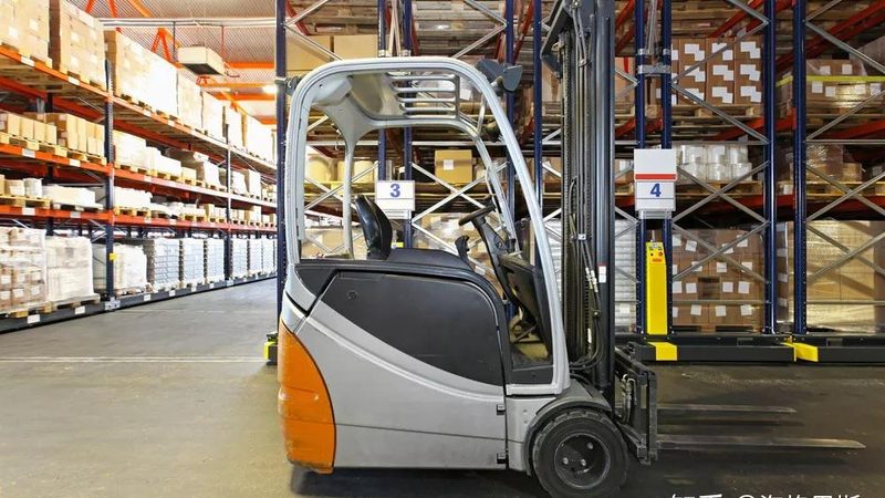 窄通道叉车：优缺点解析及选型要点